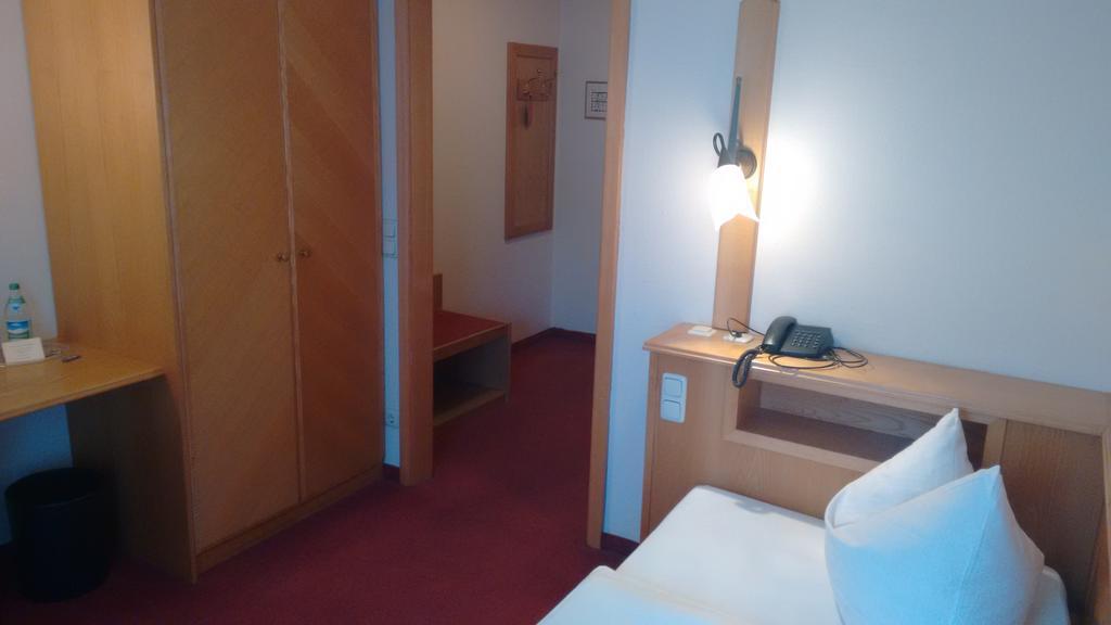 Altstadt- Und Businesshotel Pfaubraeu - Brauereigasthof - Fruehstuecksbuffet - Kostenfreie Radgarage - Hunde Willkommen Trostberg an der Alz Εξωτερικό φωτογραφία